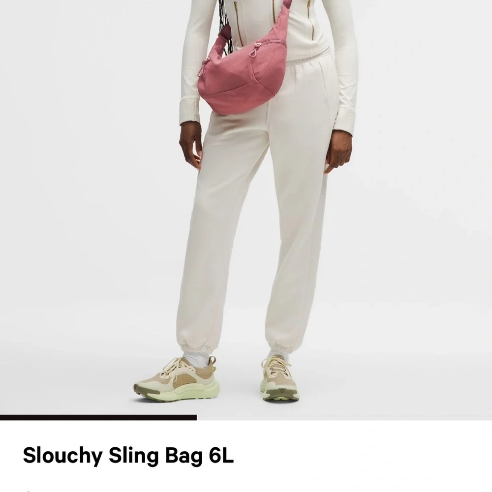 Lululemon slouchy sling bag 6L - Picture 3 of 3